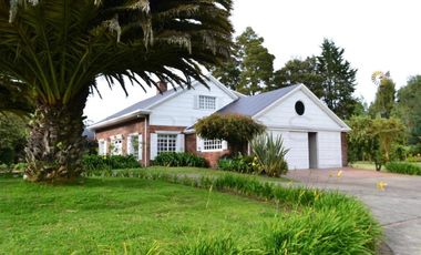finca en arriendo en el rosal. Cod A7161