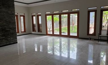 Rumah Mewah Luxury Kolam Renang di Perum Elite Colomadu Solo