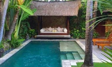 Rumah Mewah Luxury Kolam Renang di Perum Elite Colomadu Solo