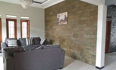 Rumah Mewah Luxury Kolam Renang di Perum Elite Colomadu Solo