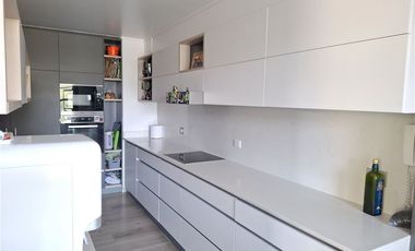 Departamento en venta 4 dorm. Portal la Dehesa Lo Barnechea