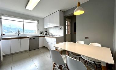 Casa en arriendo amoblada, Condominio en Lo Barnechea