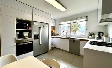 Casa en arriendo amoblada, Condominio en Lo Barnechea