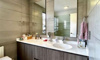 Casa en arriendo amoblada, Condominio en Lo Barnechea