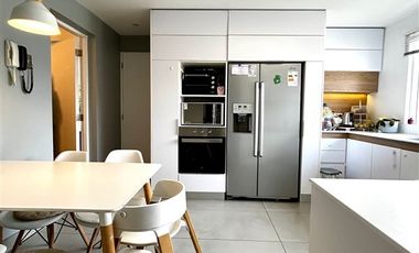 Casa en arriendo amoblada, Condominio en Lo Barnechea