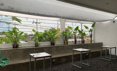 Bangunan Komersial Strategis Cocok Untuk Kafe di Raya Menganti