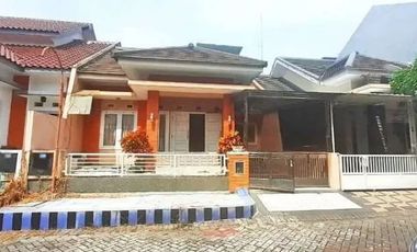 Rumah kost dijual plus rumah induk dekat kampus UMM di kota Malang