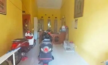 Rumah kost dijual plus rumah induk dekat kampus UMM di kota Malang