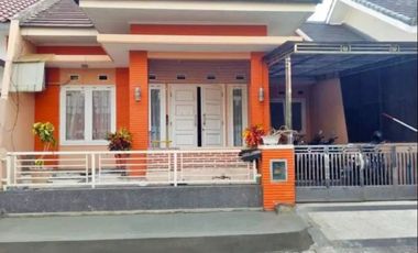 Rumah kost dijual plus rumah induk dekat kampus UMM di kota Malang