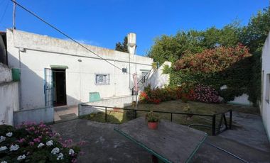 VENTA DE CASA 4 AMBIENTES CON COCHERA Y GALPON - MONTE GRANDE -  OPORTUNIDAD