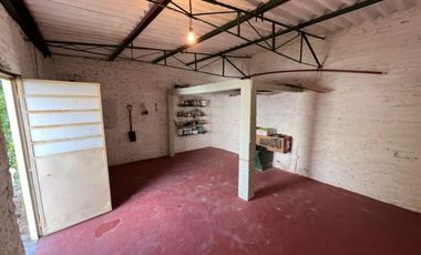 VENTA DE CASA 4 AMBIENTES CON COCHERA Y GALPON - MONTE GRANDE -  OPORTUNIDAD