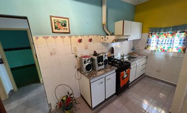 VENTA DE CASA 4 AMBIENTES CON COCHERA Y GALPON - MONTE GRANDE -  OPORTUNIDAD