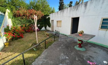 VENTA DE CASA 4 AMBIENTES CON COCHERA Y GALPON - MONTE GRANDE -  OPORTUNIDAD