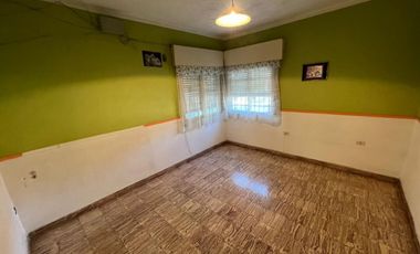 VENTA DE CASA 4 AMBIENTES CON COCHERA Y GALPON - MONTE GRANDE -  OPORTUNIDAD