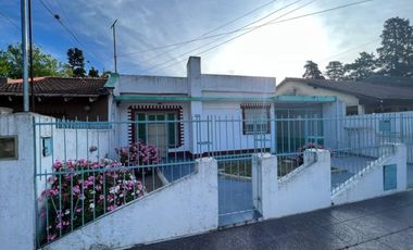 VENTA DE CASA 4 AMBIENTES CON COCHERA Y GALPON - MONTE GRANDE -  OPORTUNIDAD