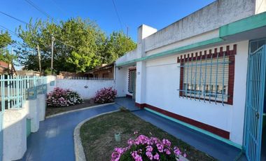 VENTA DE CASA 4 AMBIENTES CON COCHERA Y GALPON - MONTE GRANDE -  OPORTUNIDAD