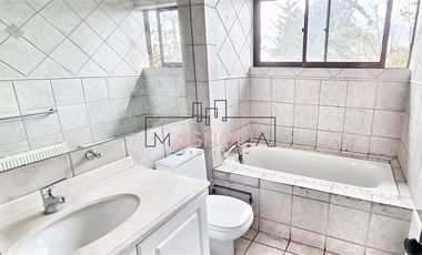 Casa en venta de 8 dorm. en Pirque