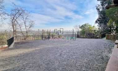 Casa en venta de 8 dorm. en Pirque