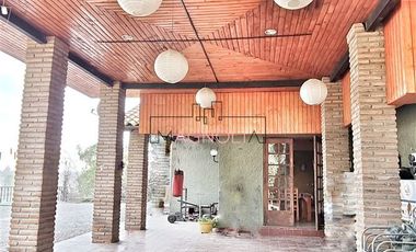 Casa en venta de 8 dorm. en Pirque