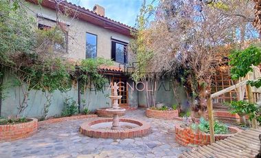 Casa en venta de 8 dorm. en Pirque
