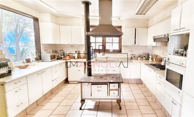 Casa en venta de 8 dorm. en Pirque