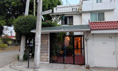 Casa en esquina en Venta en Col. Rinconada Coapa
