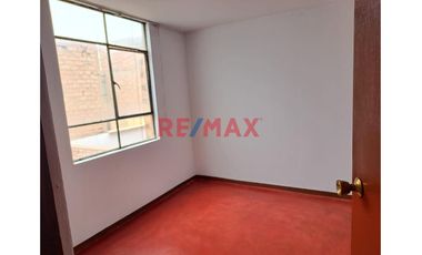 Se Vende Casa De Dos Pisos En Esquina        Urb. Los Rosales De Santa Rosa La Perla Callao                              Alt. Cdra. 12 De La Av. La Pa