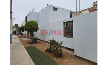 Se Vende Casa De Dos Pisos En Esquina        Urb. Los Rosales De Santa Rosa La Perla Callao                              Alt. Cdra. 12 De La Av. La Pa