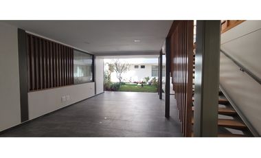 VENDO RESIDENCIA LUJOSA 330 M2 FRENTE AL PARQUE HUANCARO CUSCO