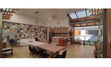 VENDO RESIDENCIA LUJOSA 330 M2 FRENTE AL PARQUE HUANCARO CUSCO