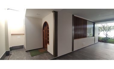 VENDO RESIDENCIA LUJOSA 330 M2 FRENTE AL PARQUE HUANCARO CUSCO