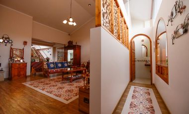 VENDO RESIDENCIA LUJOSA 330 M2 FRENTE AL PARQUE HUANCARO CUSCO