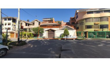 VENDO RESIDENCIA LUJOSA 330 M2 FRENTE AL PARQUE HUANCARO CUSCO