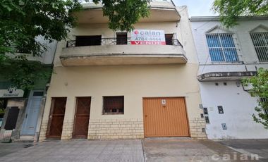 Venta de Depósito o Local con Vivienda en buen estado sobre Av. Forest - Chacarita, CABA