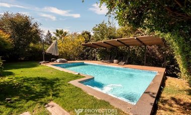 Casa en arriendo de 4 dorm. en Las Condes