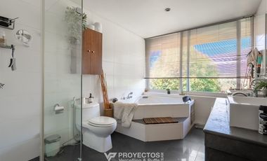 Casa en arriendo de 4 dorm. en Las Condes
