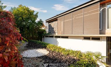 Casa en arriendo de 4 dorm. en Las Condes