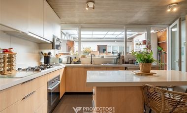 Casa en arriendo de 4 dorm. en Las Condes