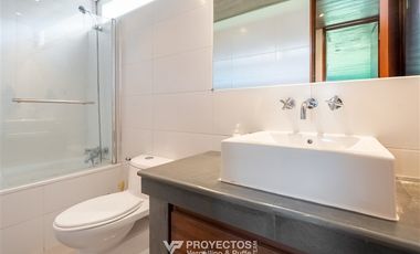 Casa en arriendo de 4 dorm. en Las Condes