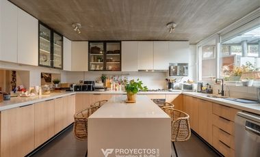 Casa en arriendo de 4 dorm. en Las Condes