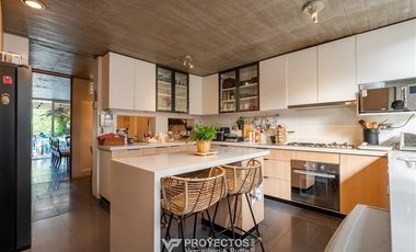 Casa en arriendo de 4 dorm. en Las Condes