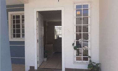 SE OFRECE EN ALQUILER AMPLIA CASA CON LINEA BLANCA COMPLETA