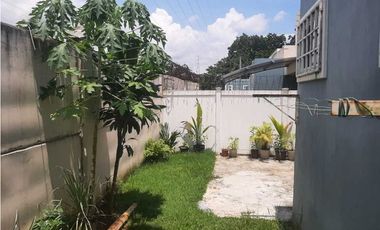 SE OFRECE EN ALQUILER AMPLIA CASA CON LINEA BLANCA COMPLETA