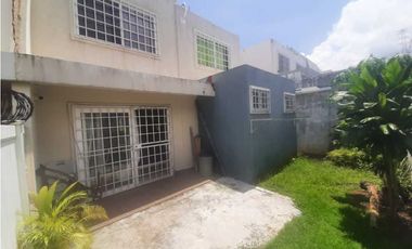 SE OFRECE EN ALQUILER AMPLIA CASA CON LINEA BLANCA COMPLETA
