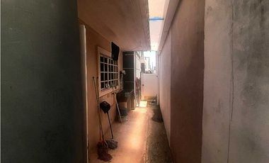 SE OFRECE EN ALQUILER AMPLIA CASA CON LINEA BLANCA COMPLETA