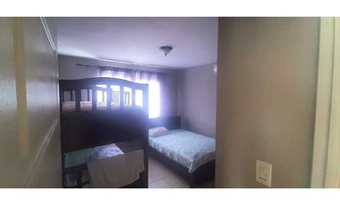 SE OFRECE EN ALQUILER AMPLIA CASA CON LINEA BLANCA COMPLETA