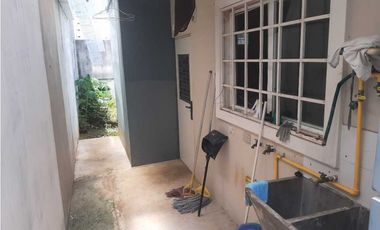 SE OFRECE EN ALQUILER AMPLIA CASA CON LINEA BLANCA COMPLETA