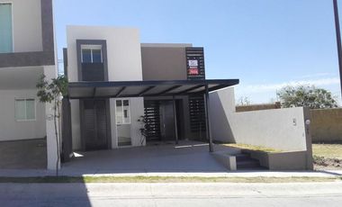 VENTA o RENTA casa en Lomas Punta del Este 3 recámaras, cochera techada 2 autos, cuarto de servicio y más!!!