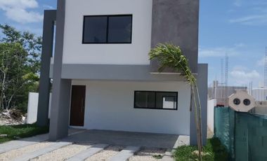 Casa en venta Merida dos plantas  en Pirvada con piscina Conkal Yucatan