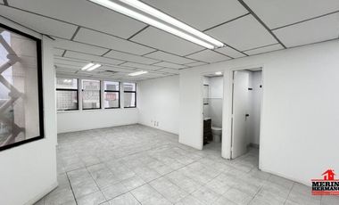 oficina en arriendo en la candelaria. Cod A4272